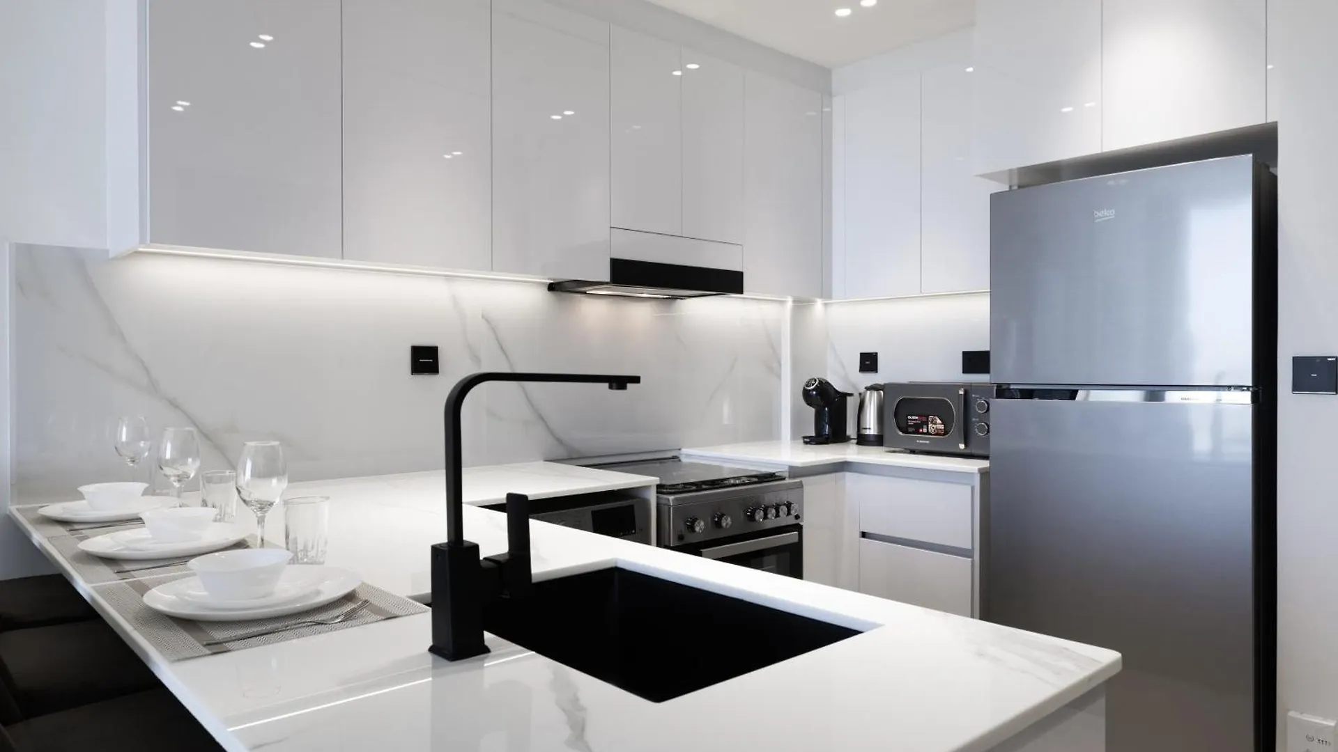 Daniels Stylish 1Br Apartment With Al Khail View Dubai
