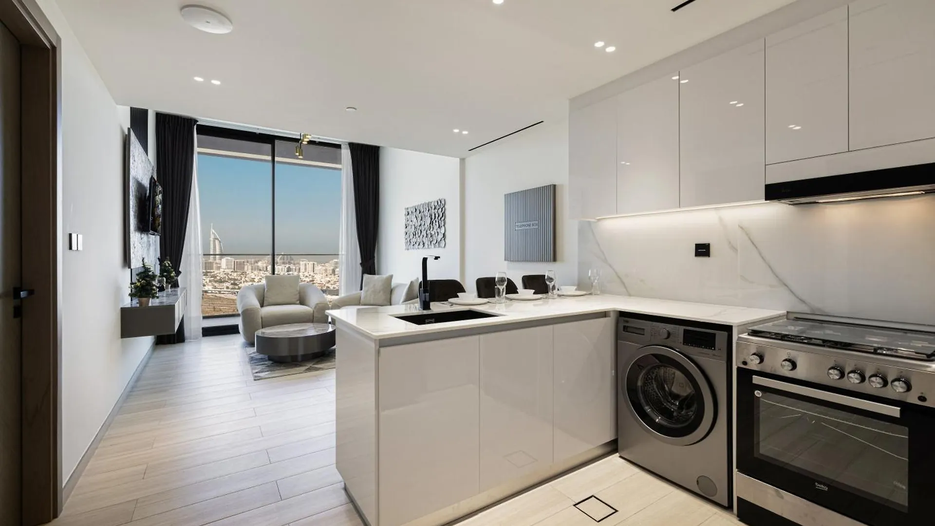 Daniels Stylish 1Br Apartment With Al Khail View Dubai